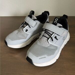 ON Running kids gray Velcro sneakers, size 11